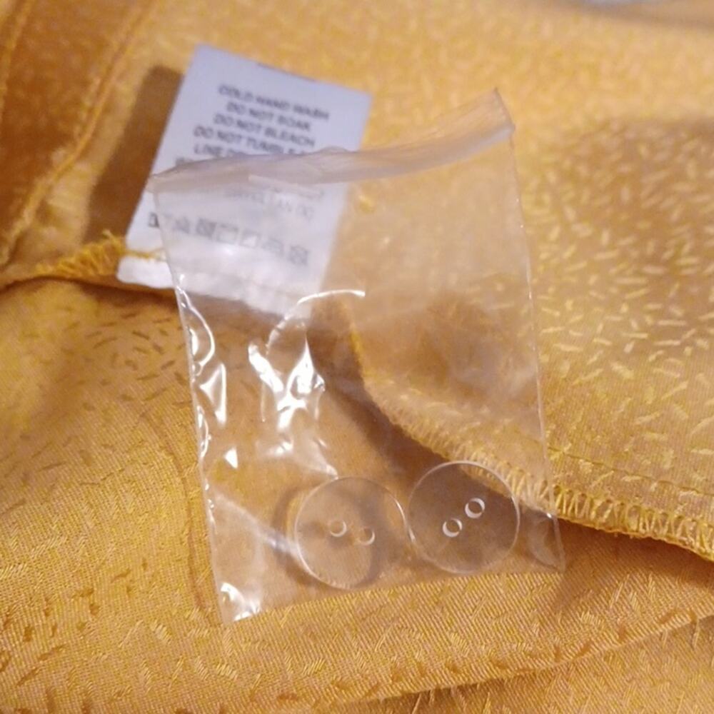 Lovers + Friends Hopless Romantic Top in Yellow. Size M - Picture 16 of 16
